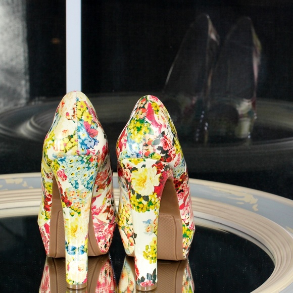 Nine West Floral Platform Heels - Picture 2 of 8